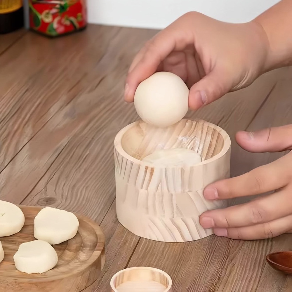 Kitchen Gadgets Dumpling Maker - キッチン用生地伸ばし器、木製餃子皮型、手動式ペストリープレス、焦げ付き防止加工、円形の生地を伸ばすための調理器具